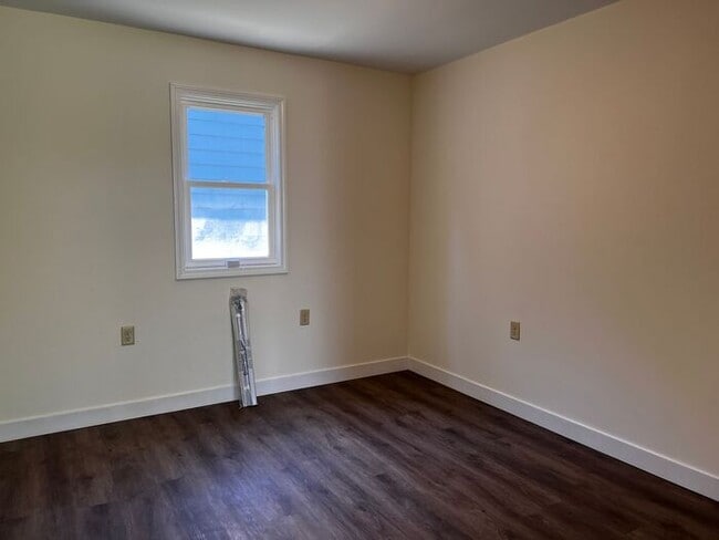 Building Photo - Love Where You Live in this Cozy 2 Bedroom...