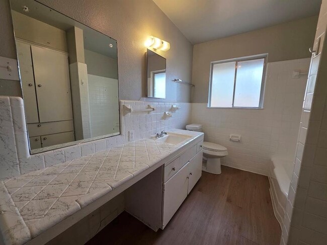 Building Photo - 701 E 45th St