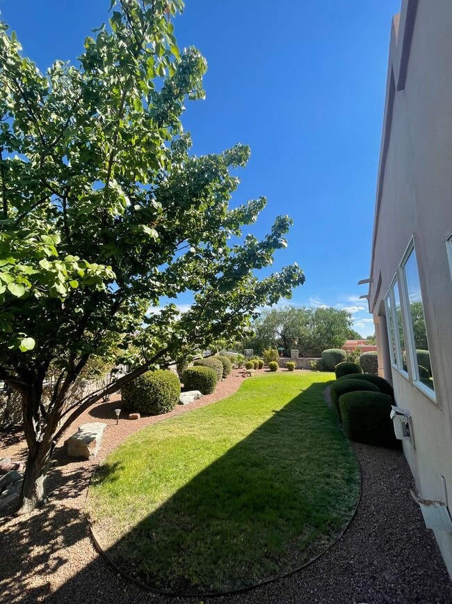 Building Photo - Gorgeous Home in Sonoma Ranch off Golf Club Rd!