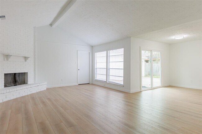 Building Photo - 3206 Cherry Creek Dr