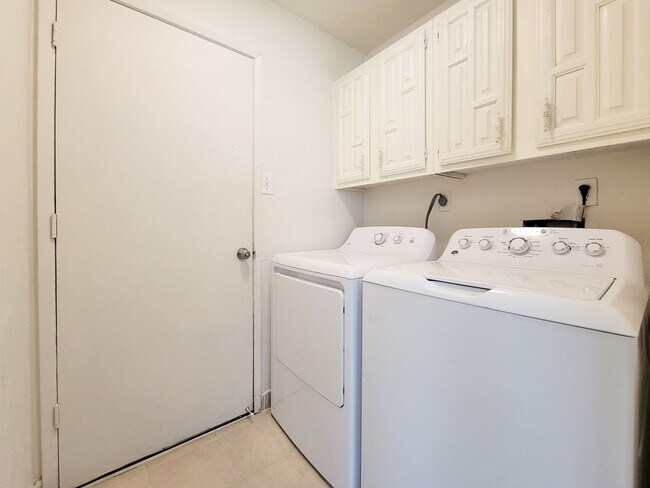 Building Photo - NICE 3 BEDROOM 2 BATH RENTAL HOME IN CY FA...