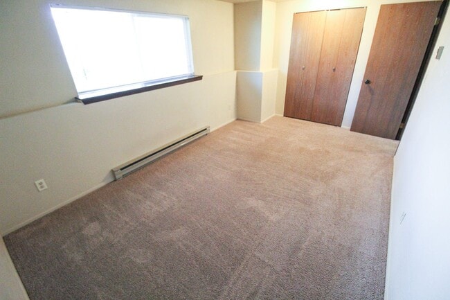 Building Photo - 723 E Broad Ave