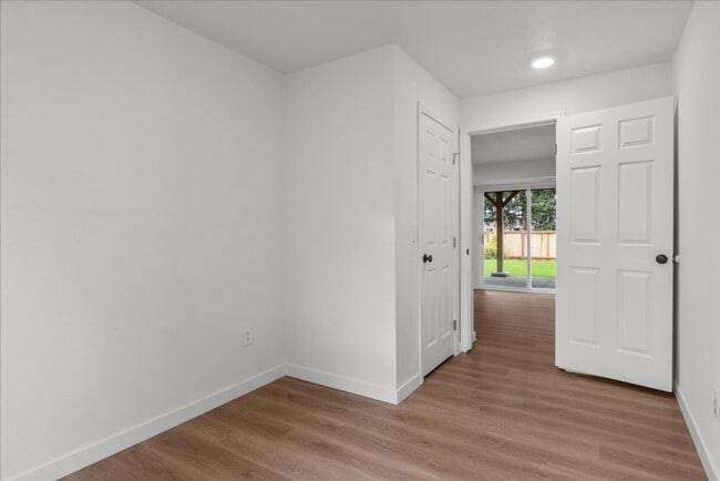 Building Photo - Beautiful & Freshly remodeled home in Fryelands Monroe