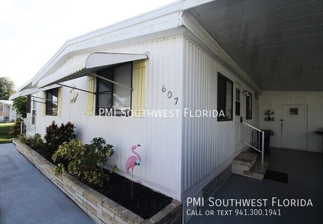 Building Photo - 607 Cervina Dr N