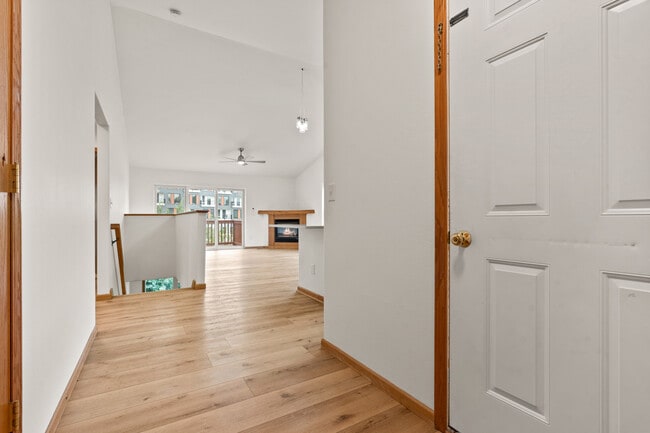 Building Photo - 13 Redtail Ct