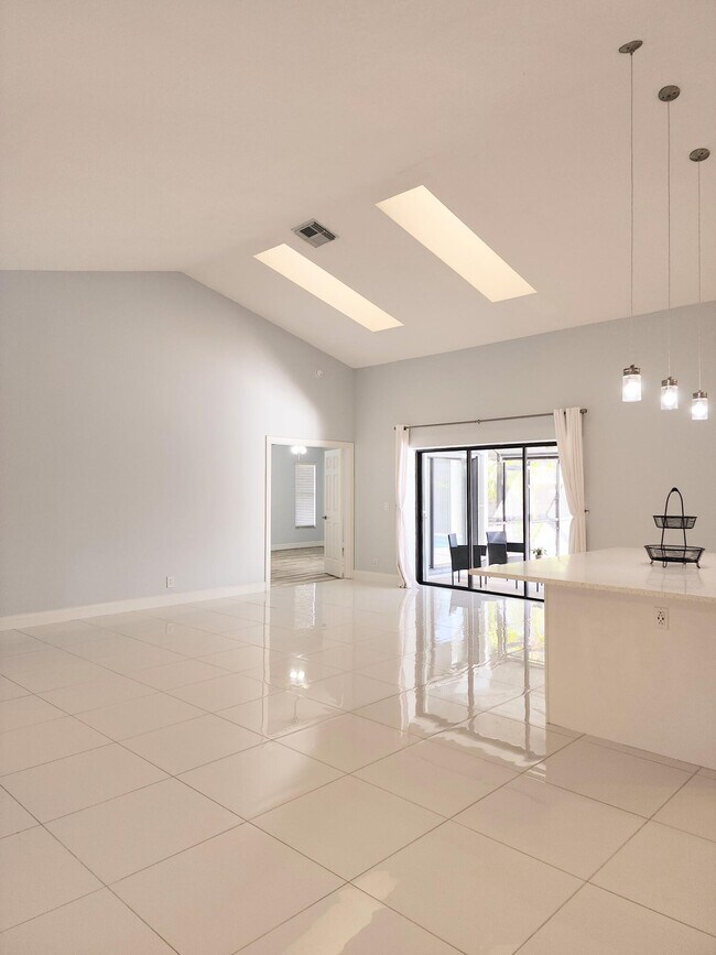 Building Photo - 14526 Paddock Dr