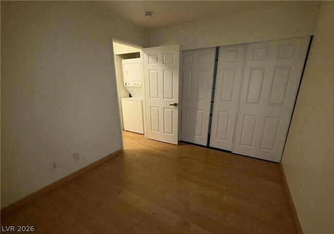 Building Photo - 460 Elm Dr