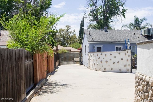 Primary Photo - 4 br, 4 bath House - 6936 Encino Ave