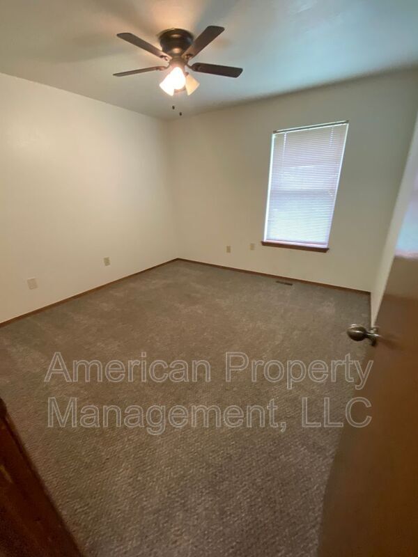 Building Photo - P2-1Q- 7704 S. Hudson Ave