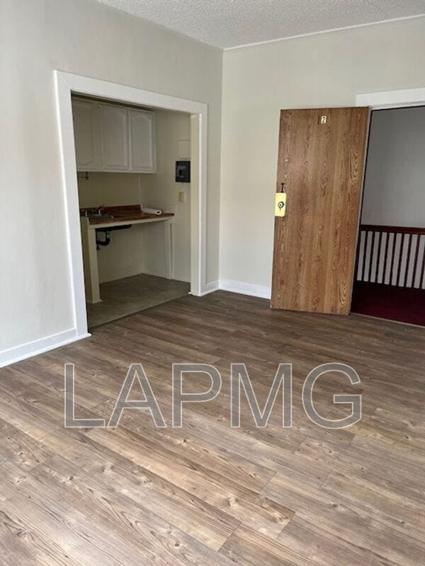 Building Photo - 1614 N Kenmore Ave