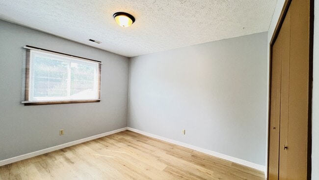 Building Photo - 431 S Village Ct