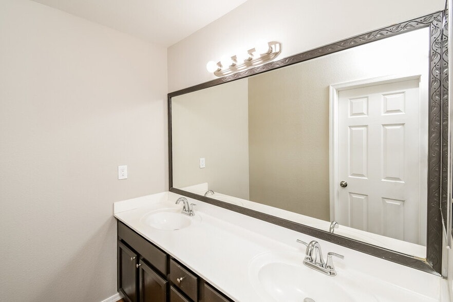 Building Photo - 8935 E Capri Ave