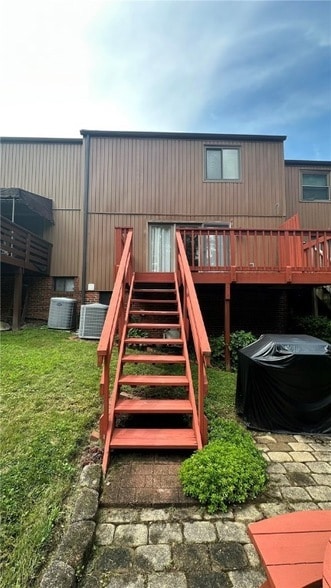 Building Photo - 40 Freedom Dr N