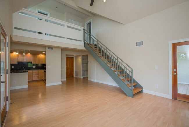Building Photo - Beautiful Loft Condo in Old Town Fort Collins