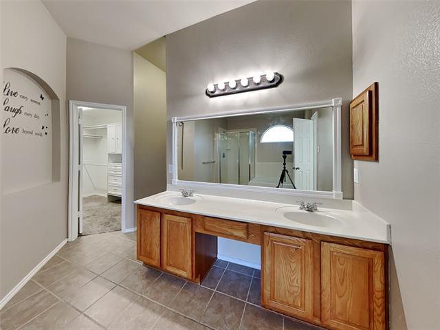 Building Photo - 1404 Bankston Dr
