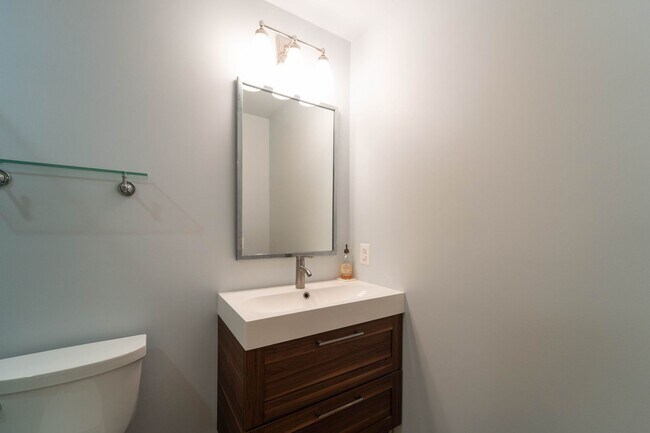Building Photo - Updated Faircrest 4 BD 3.5 BA Townhome