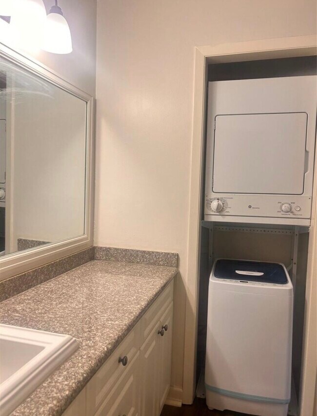 Building Photo - 909 Silber Rd