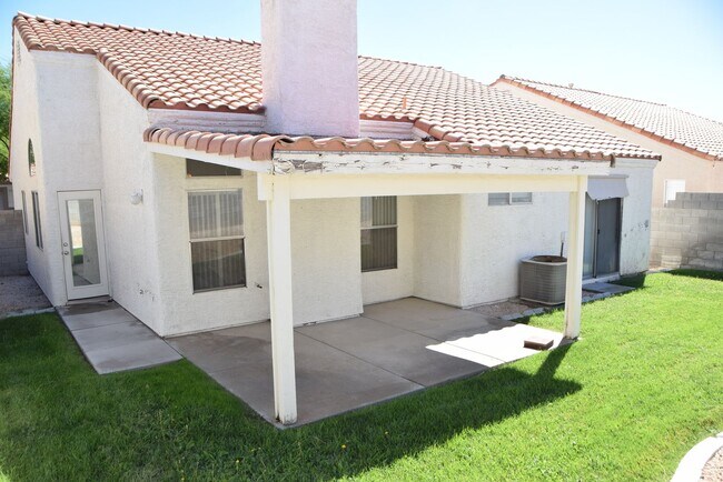 Building Photo - BEAUTIFUL NORTHWEST PROPERTY NEAR DINING A...
