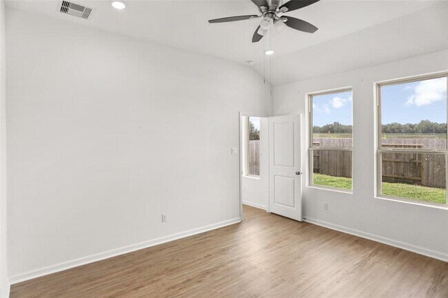 Building Photo - 28806 Bobcat Run Dr