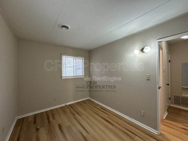 Building Photo - 1020 E Fischer St