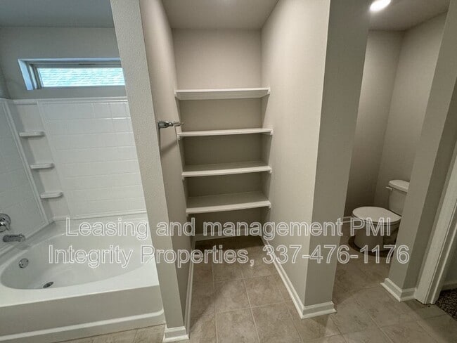Building Photo - 119 Hill View Drive