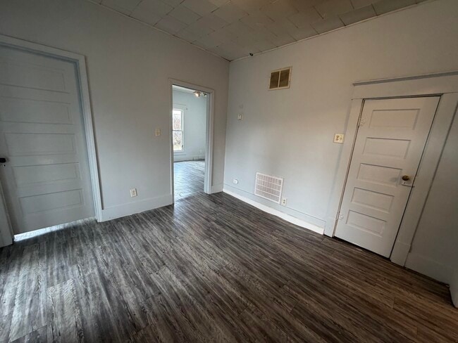 Building Photo - 210 Eleventh-E