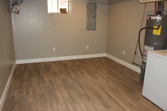 Building Photo - 246 Hill N Dale Rd