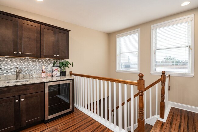 Building Photo - Gorgeous renovated home in Riverside Neigh...