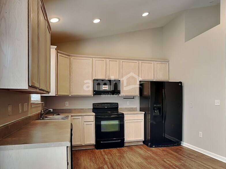 Building Photo - 22 Tack Ln