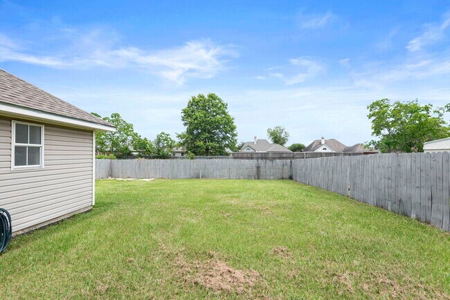 Building Photo - 11327 Shady Bend Dr