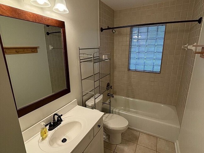 Building Photo - 3564 Camelot Dr