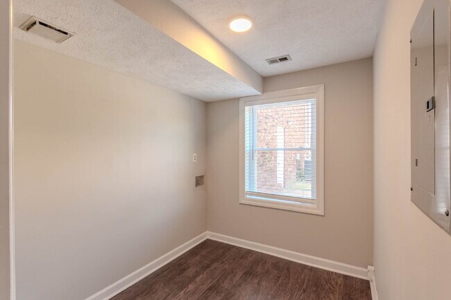 Building Photo - 3123 McGavock Pk