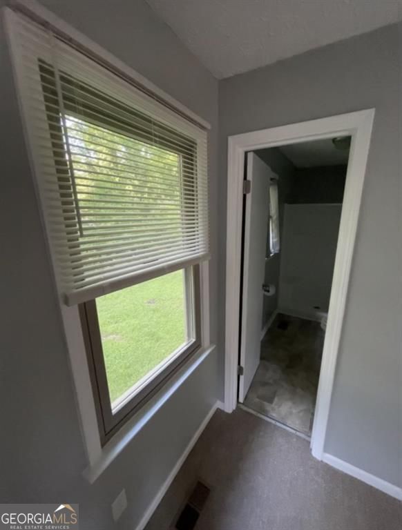 Building Photo - 19 Oak Hill Dr