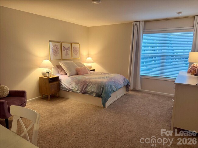 Building Photo - 1058 Thoroughbred Dr.