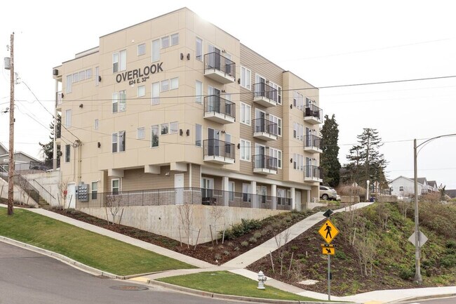 Building Photo - 624 E 32nd St