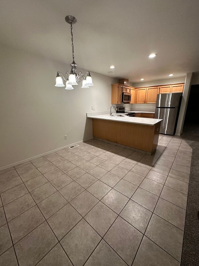 Building Photo - 3 bed 3.5 bath Townhome available on Rd 68!