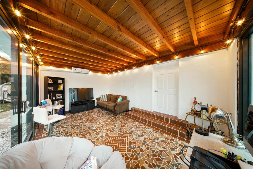 Building Photo - 121 Bayberry Dr