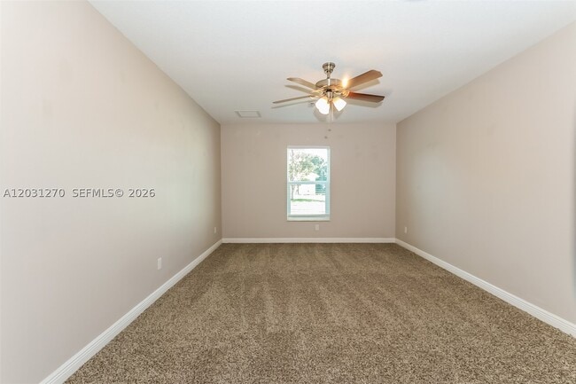 Building Photo - 526 SW Dahled Ave