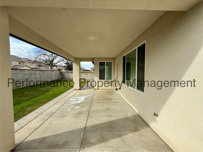 Building Photo - Stunning 4 Bed/3 Bath Belcourt Seven Oaks Home w/ $0 Deposit Option & More