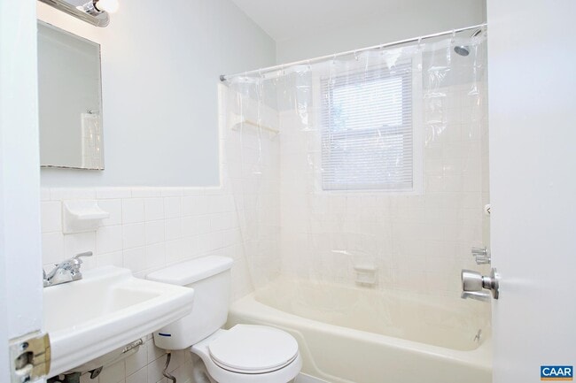 Building Photo - 2114 Ivy Rd