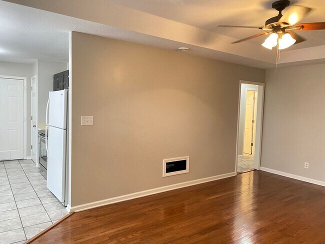 Building Photo - Beautifully Updated 3 Bed/2 Bath Home with...