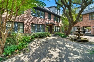 Building Photo - 3015 Chenevert St