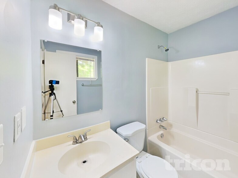 Building Photo - 1370 High Country Ct