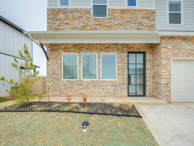 Building Photo - 13000 Maplewood Ave