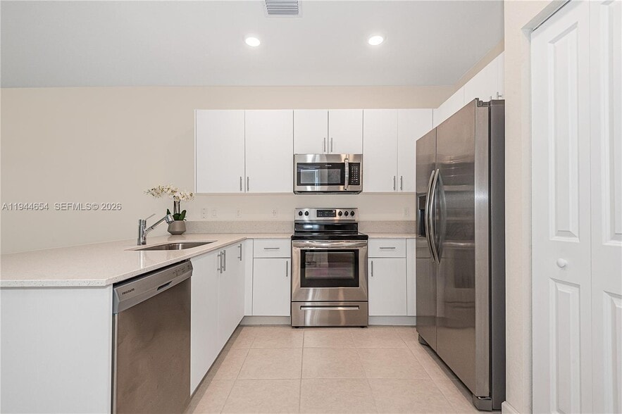 Building Photo - 261 SW 159th Ct