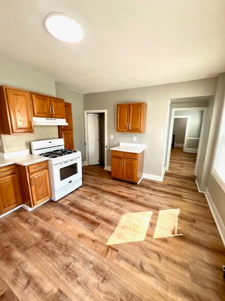 Building Photo - 38 Brown St