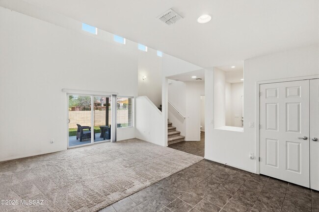 Building Photo - 4162 N Thurston Ln