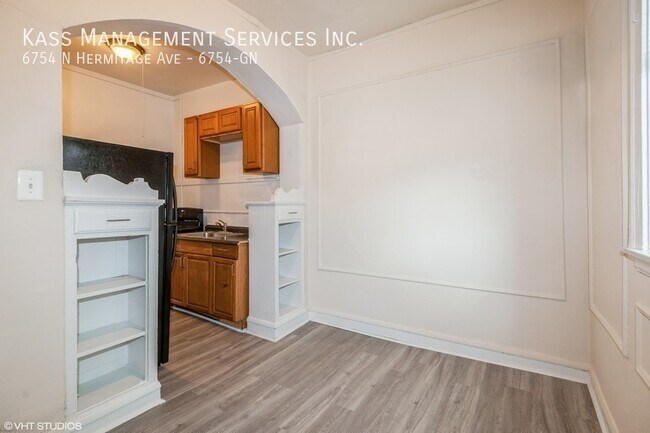 Building Photo - 6754 N Hermitage Ave