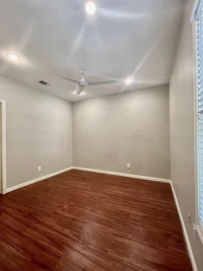 Building Photo - 333 W Hutchison St