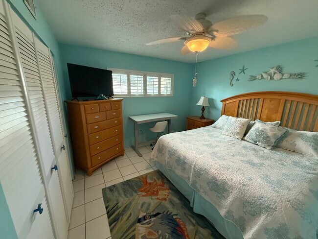 Building Photo - 701 Barcelona Ave